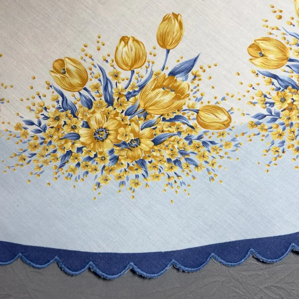 VINTAGE 60s 70s 9pc Floral Tablecloth and Matching Cloth Napkins Table Setting